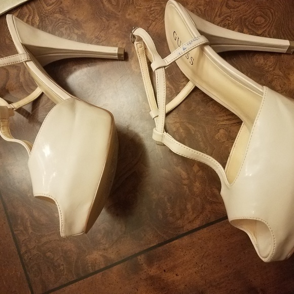 shoes - Picture 3 of 5